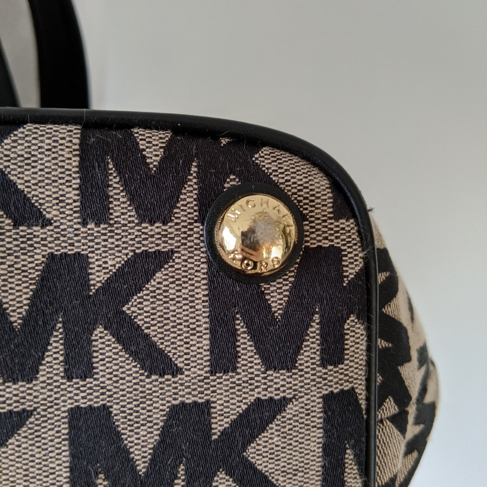 Michael Kors - Monogram Canvas Tote - Picture 4 of 6